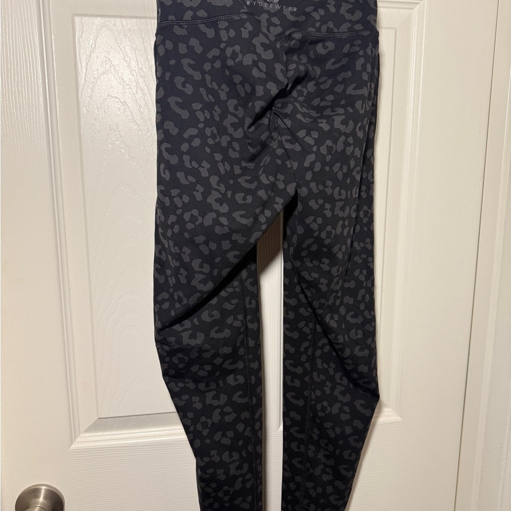 Ryderwear Black Leopard Print Scrunch Butt Leggings Size S High Waisted Gym - Picture 2 of 5